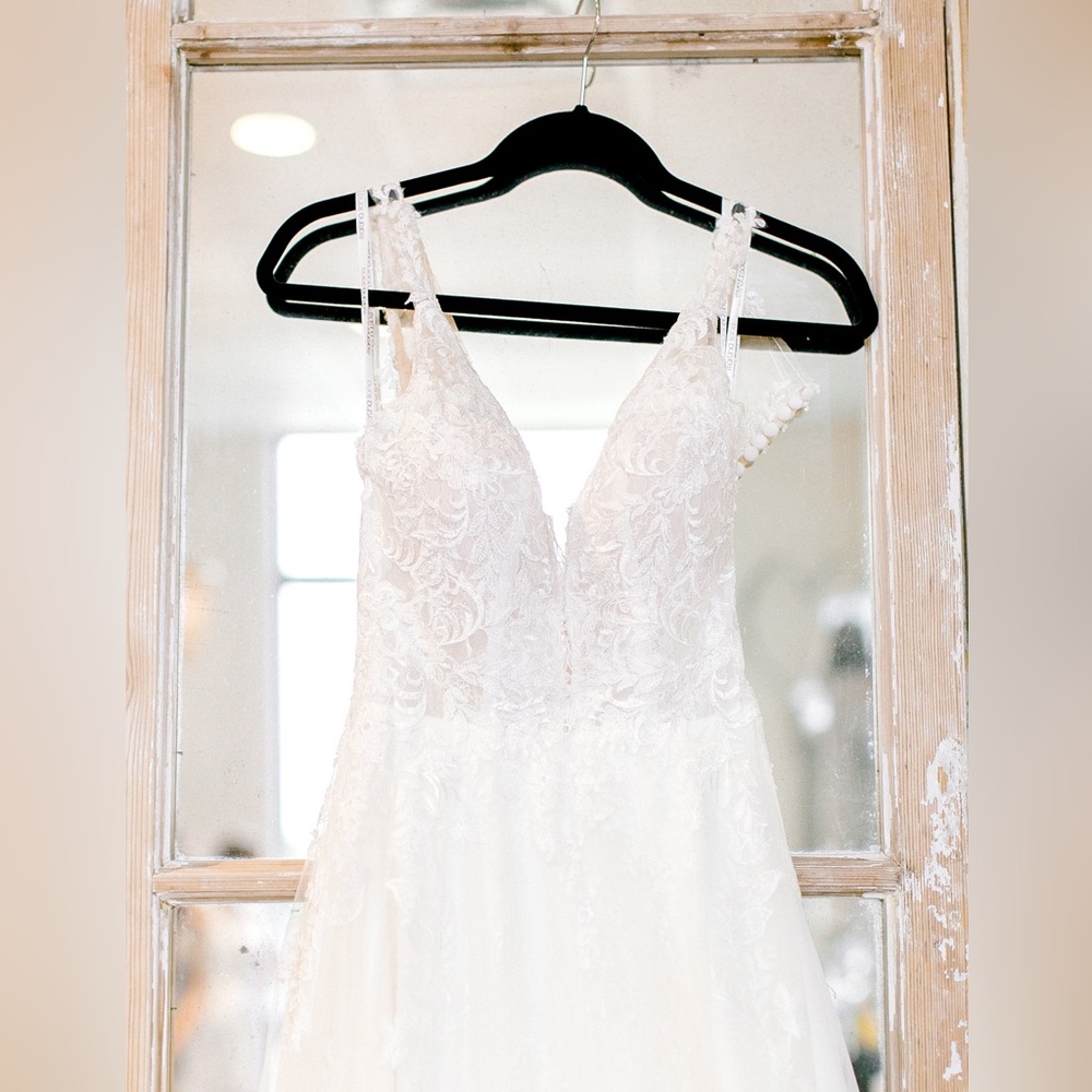 Martina Liana Wedding Dress Style 848 - Picture 7 of 12